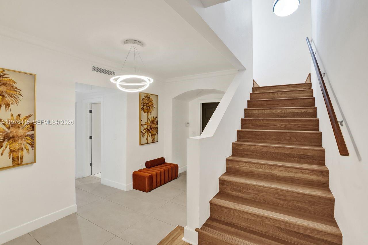 5735 N Bay Rd Miami Beach, FL 33140