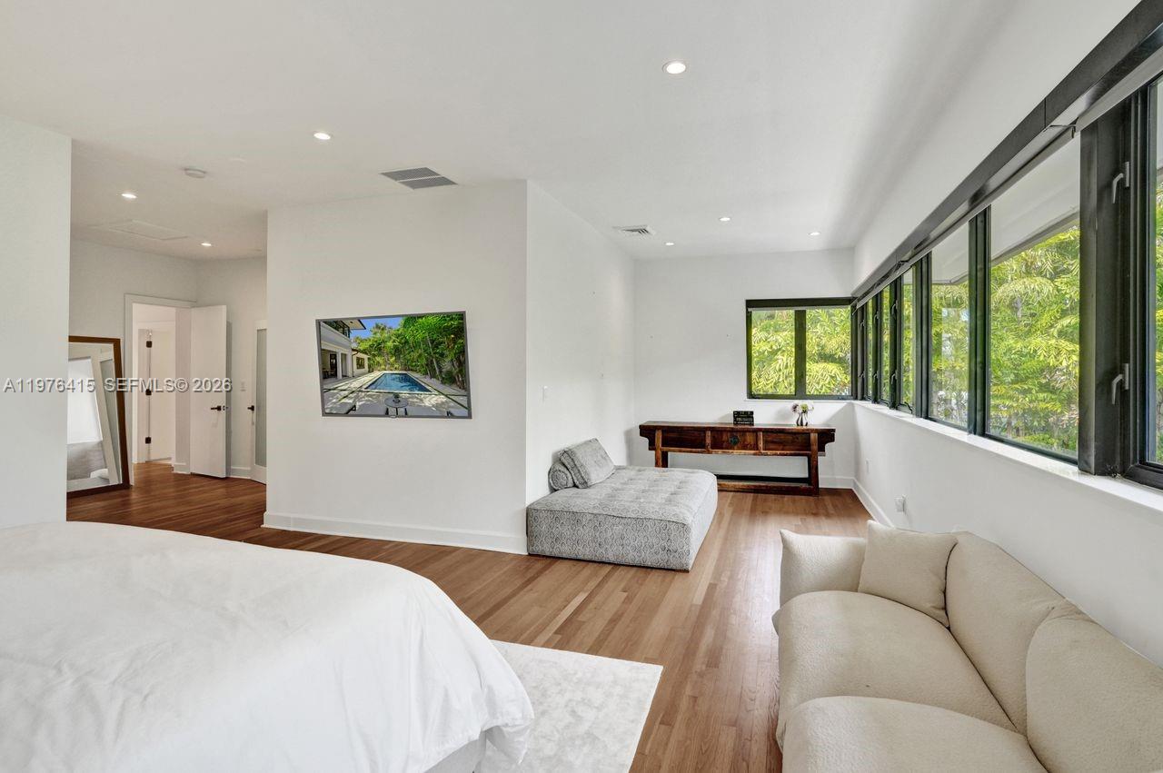 5735 N Bay Rd Miami Beach, FL 33140