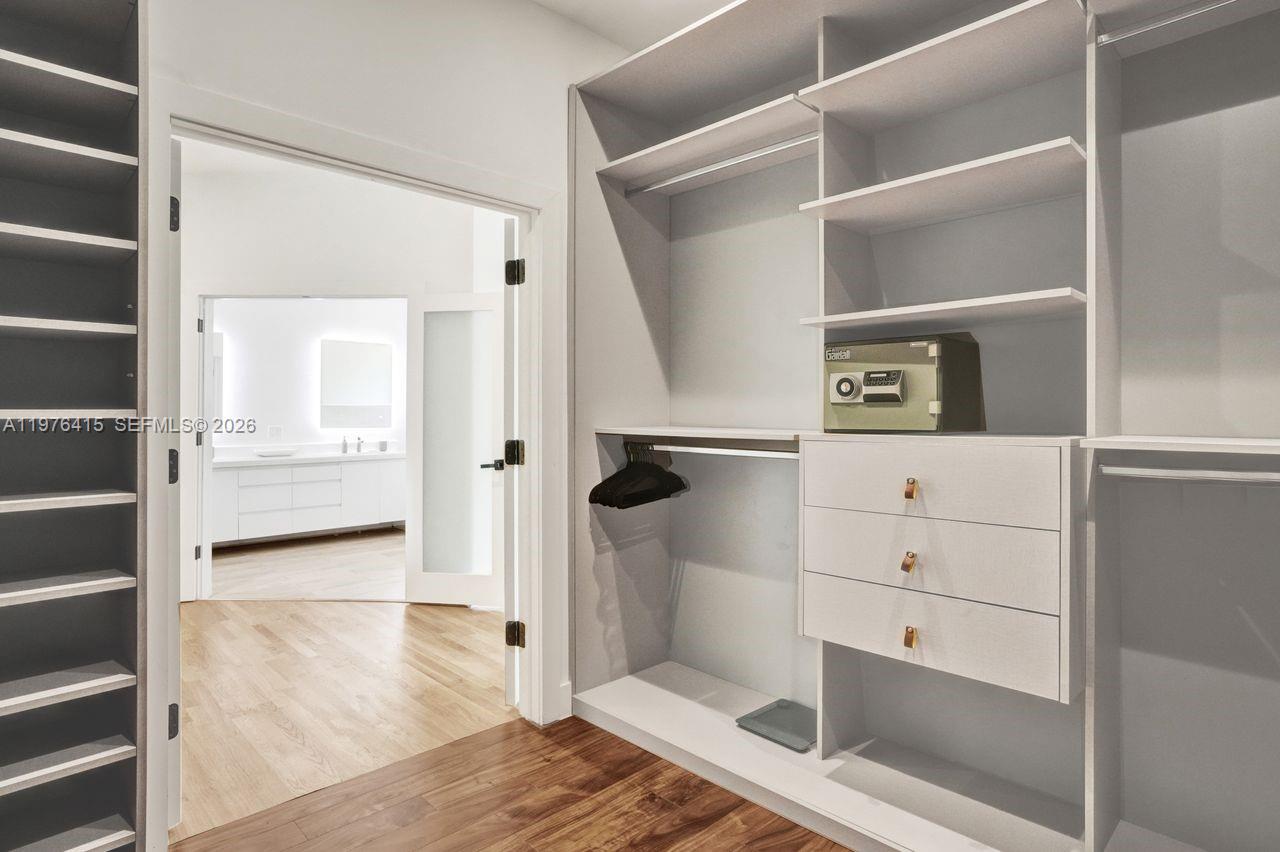 5735 N Bay Rd Miami Beach, FL 33140