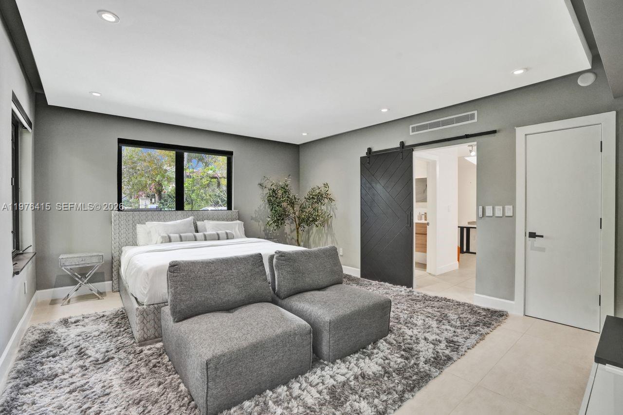 5735 N Bay Rd Miami Beach, FL 33140