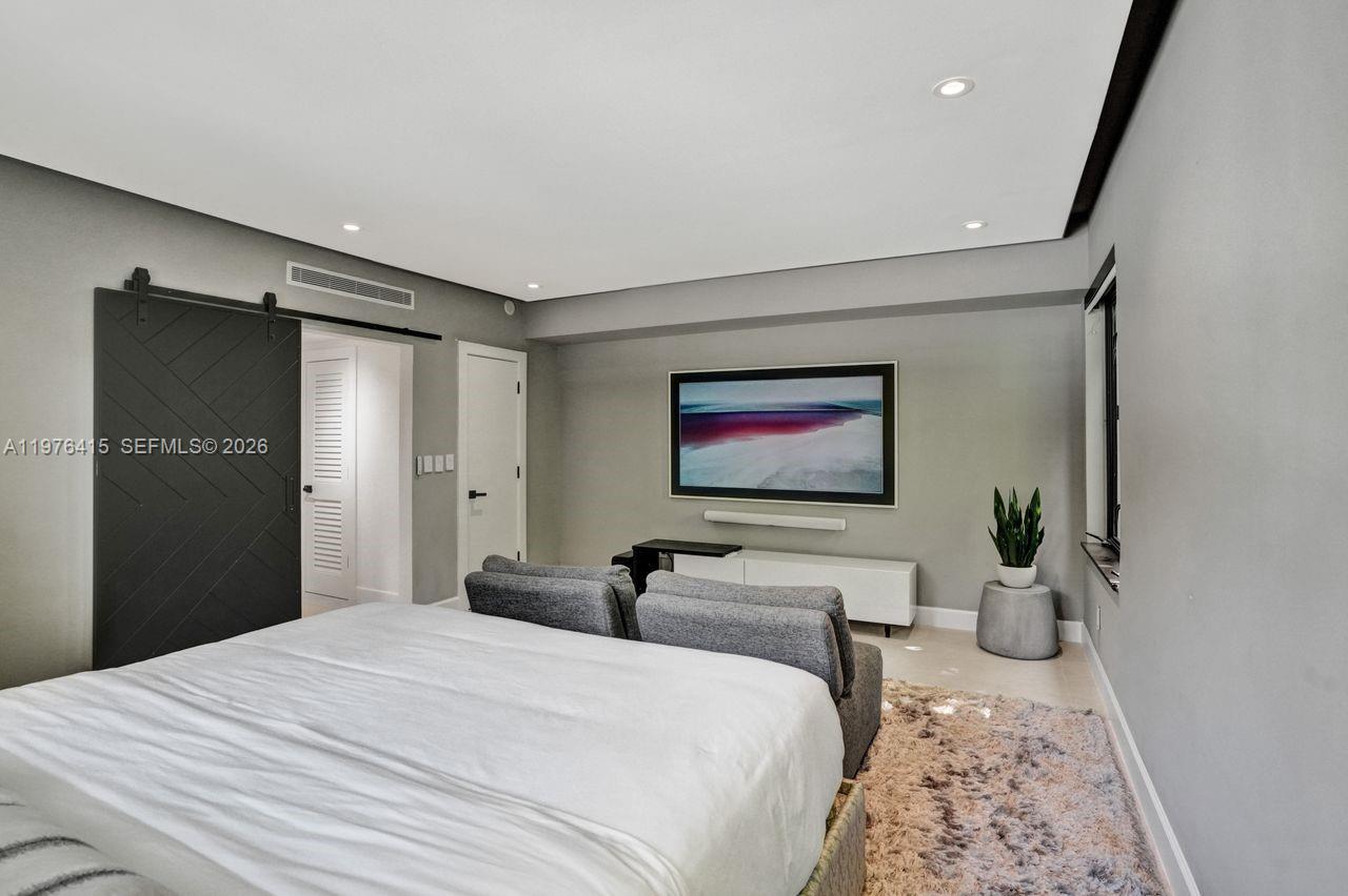 5735 N Bay Rd Miami Beach, FL 33140