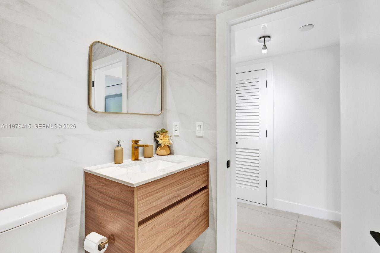 5735 N Bay Rd Miami Beach, FL 33140