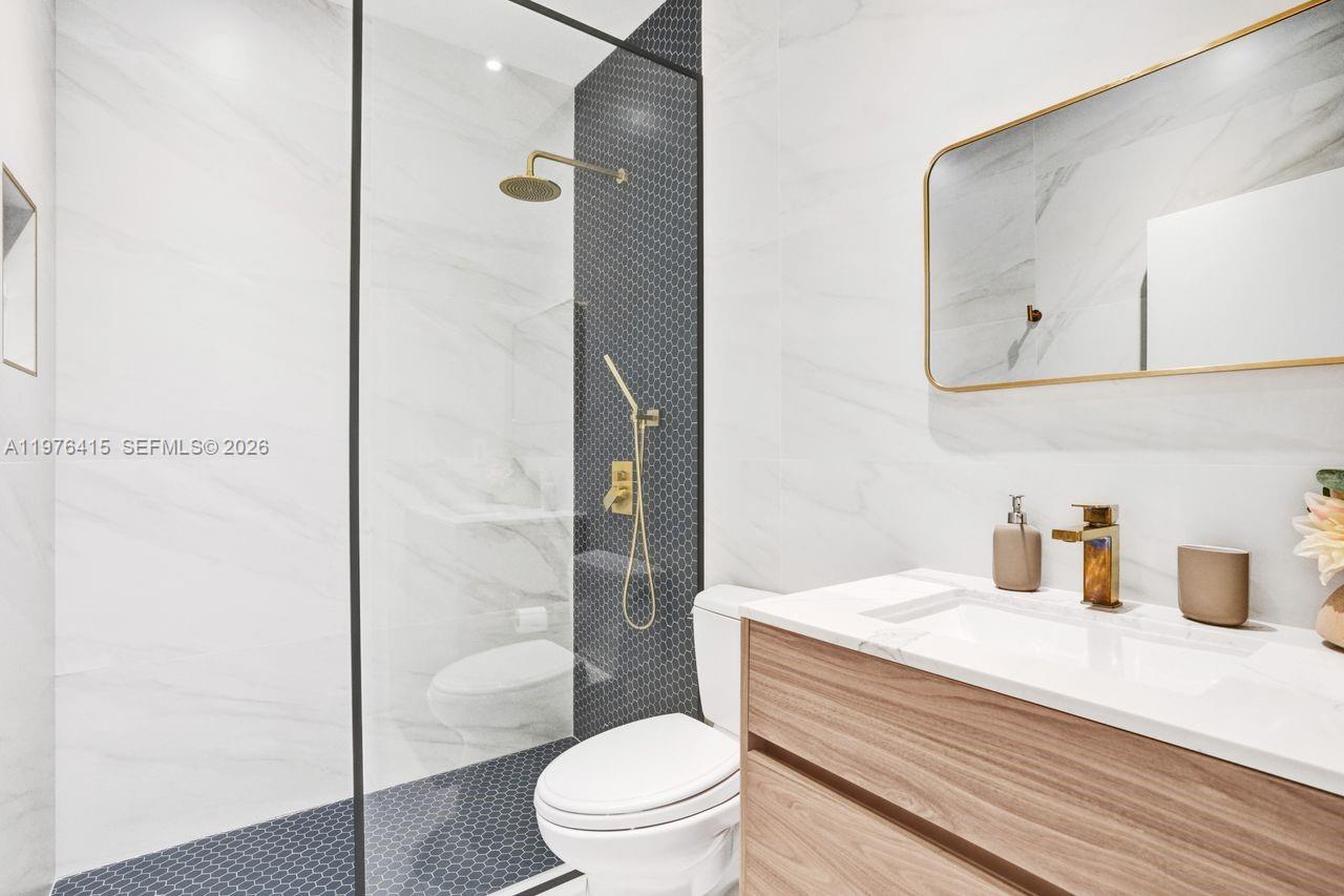 5735 N Bay Rd Miami Beach, FL 33140