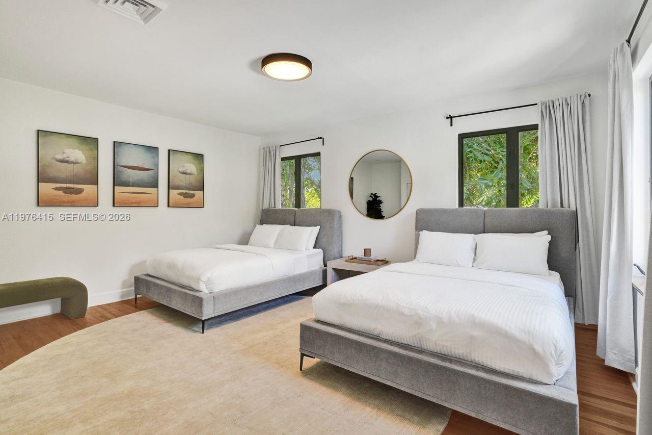 5735 N Bay Rd Miami Beach, FL 33140