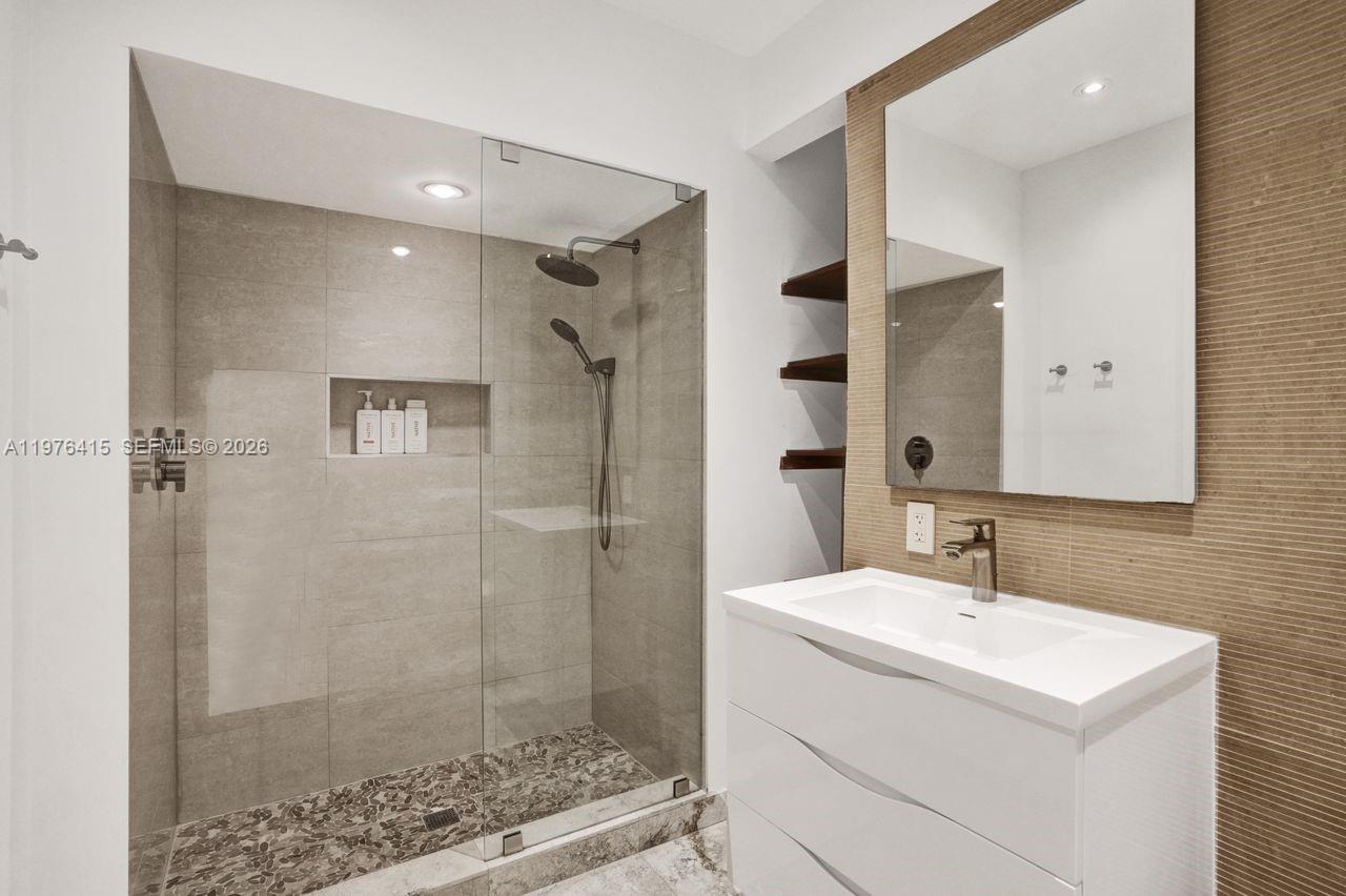 5735 N Bay Rd Miami Beach, FL 33140