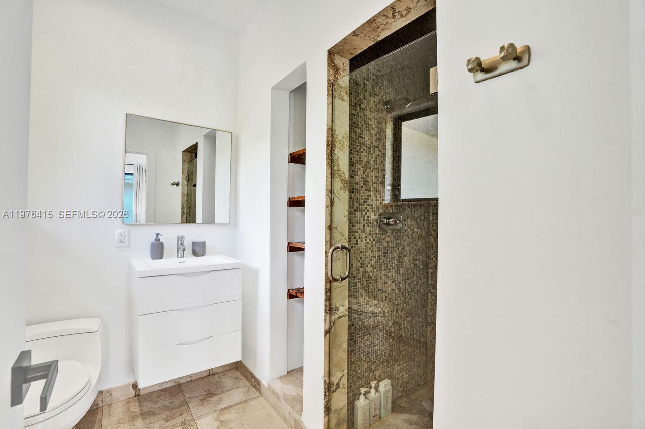 5735 N Bay Rd Miami Beach, FL 33140