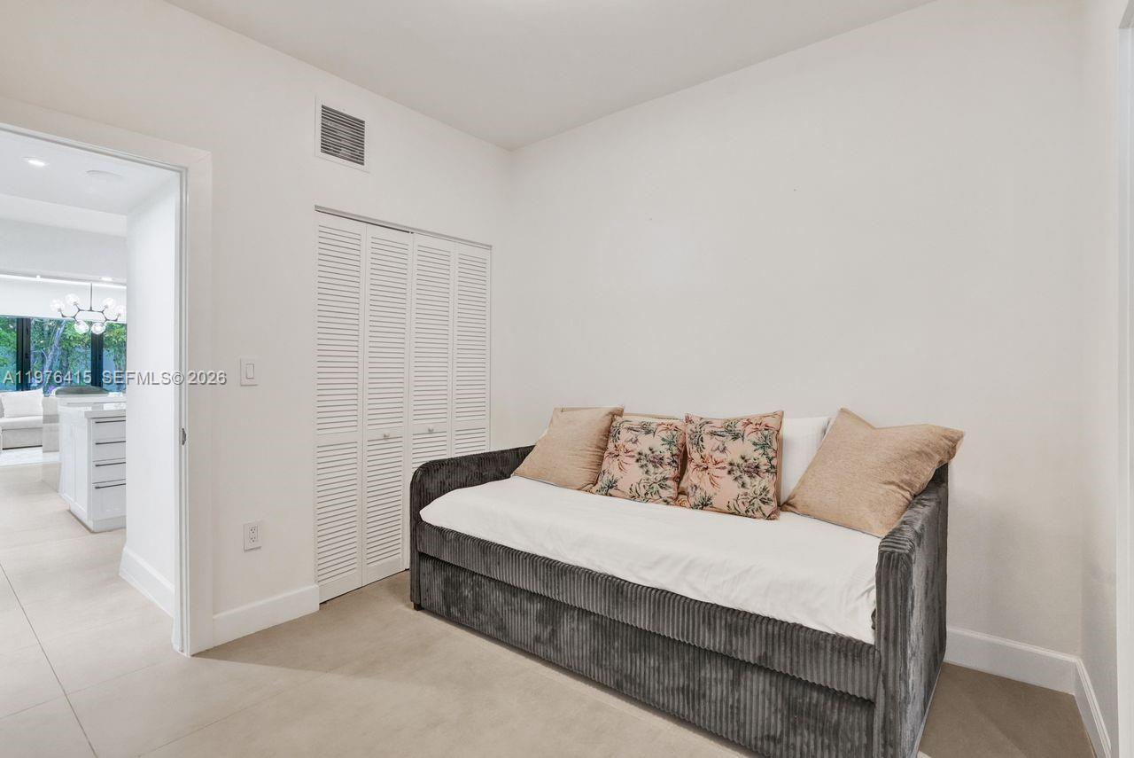 5735 N Bay Rd Miami Beach, FL 33140