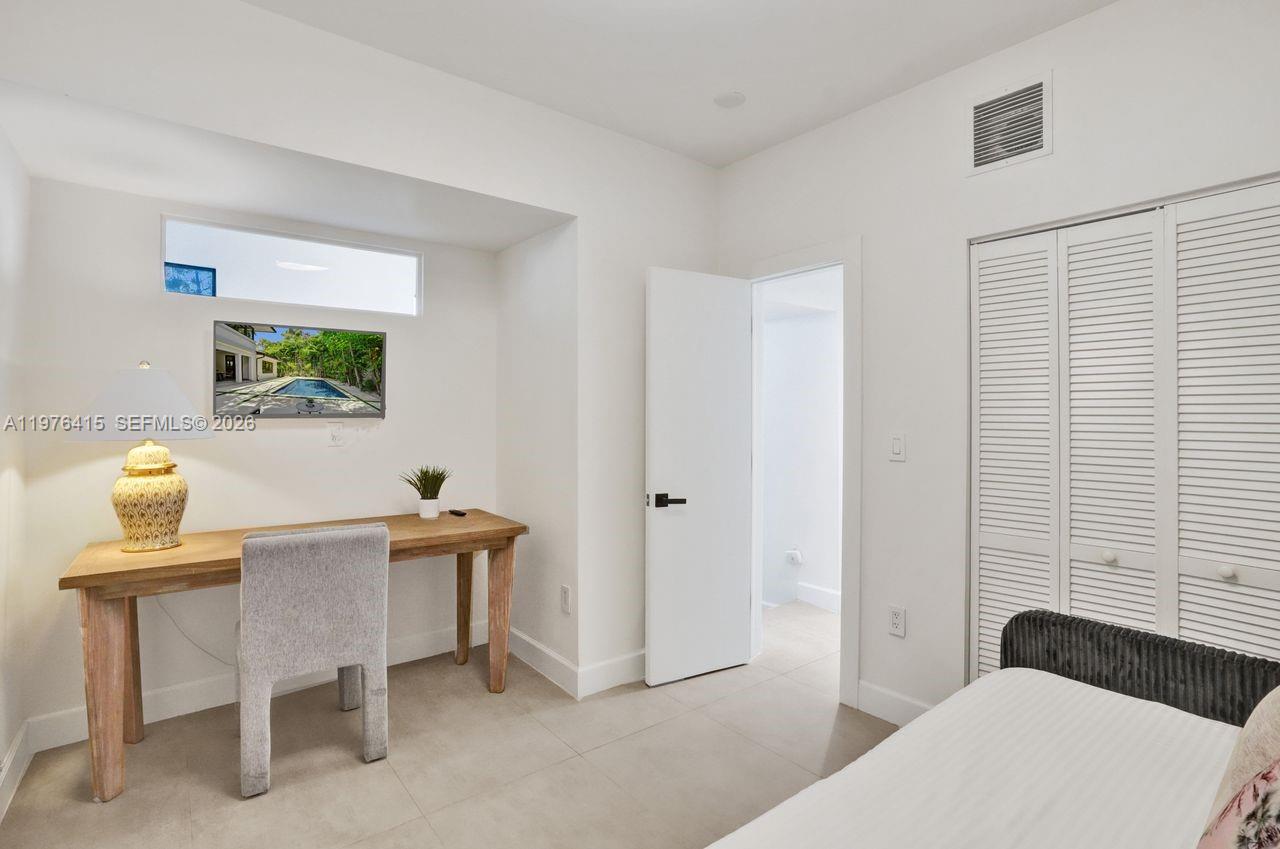 5735 N Bay Rd Miami Beach, FL 33140