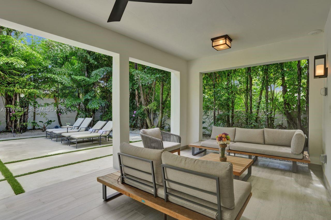 5735 N Bay Rd Miami Beach, FL 33140