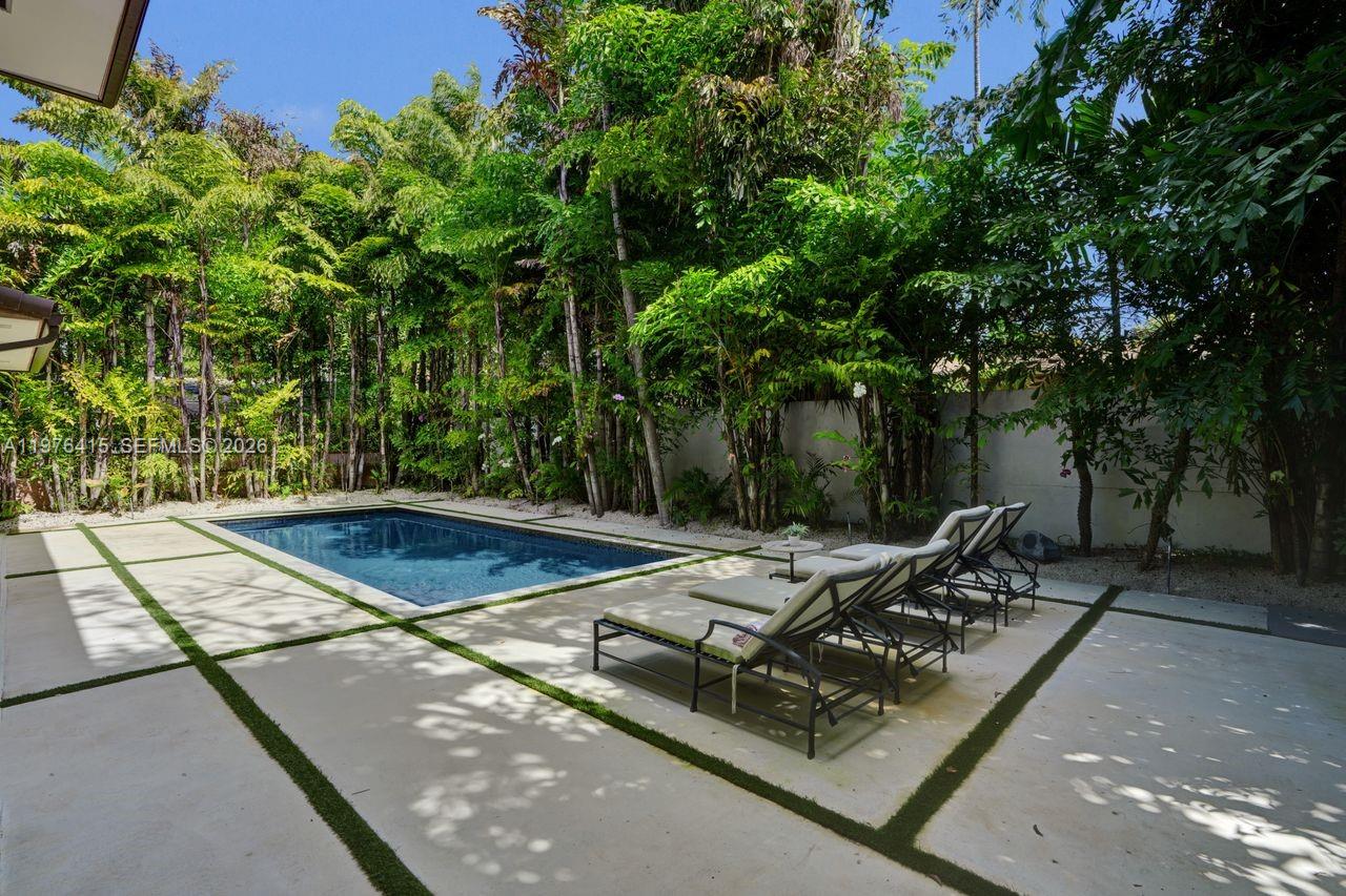 5735 N Bay Rd Miami Beach, FL 33140