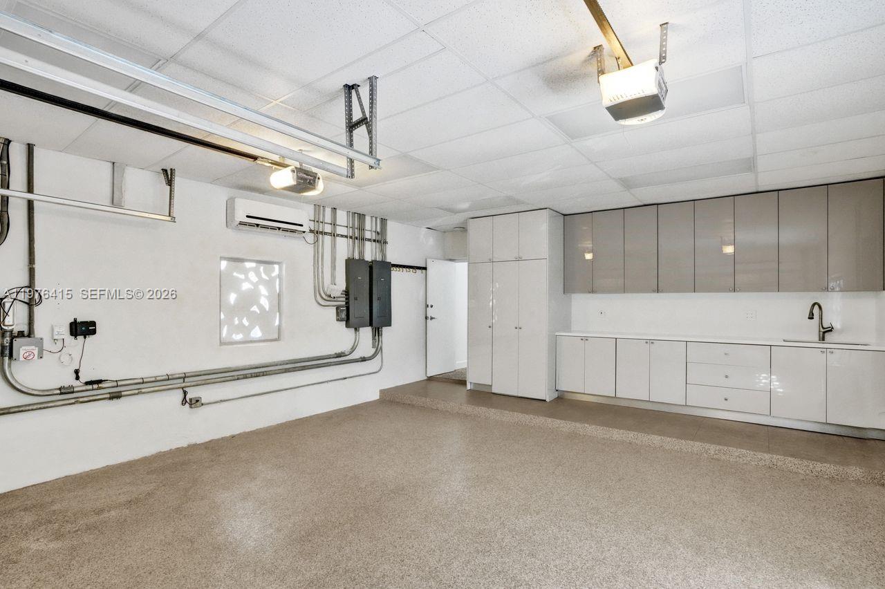 5735 N Bay Rd Miami Beach, FL 33140