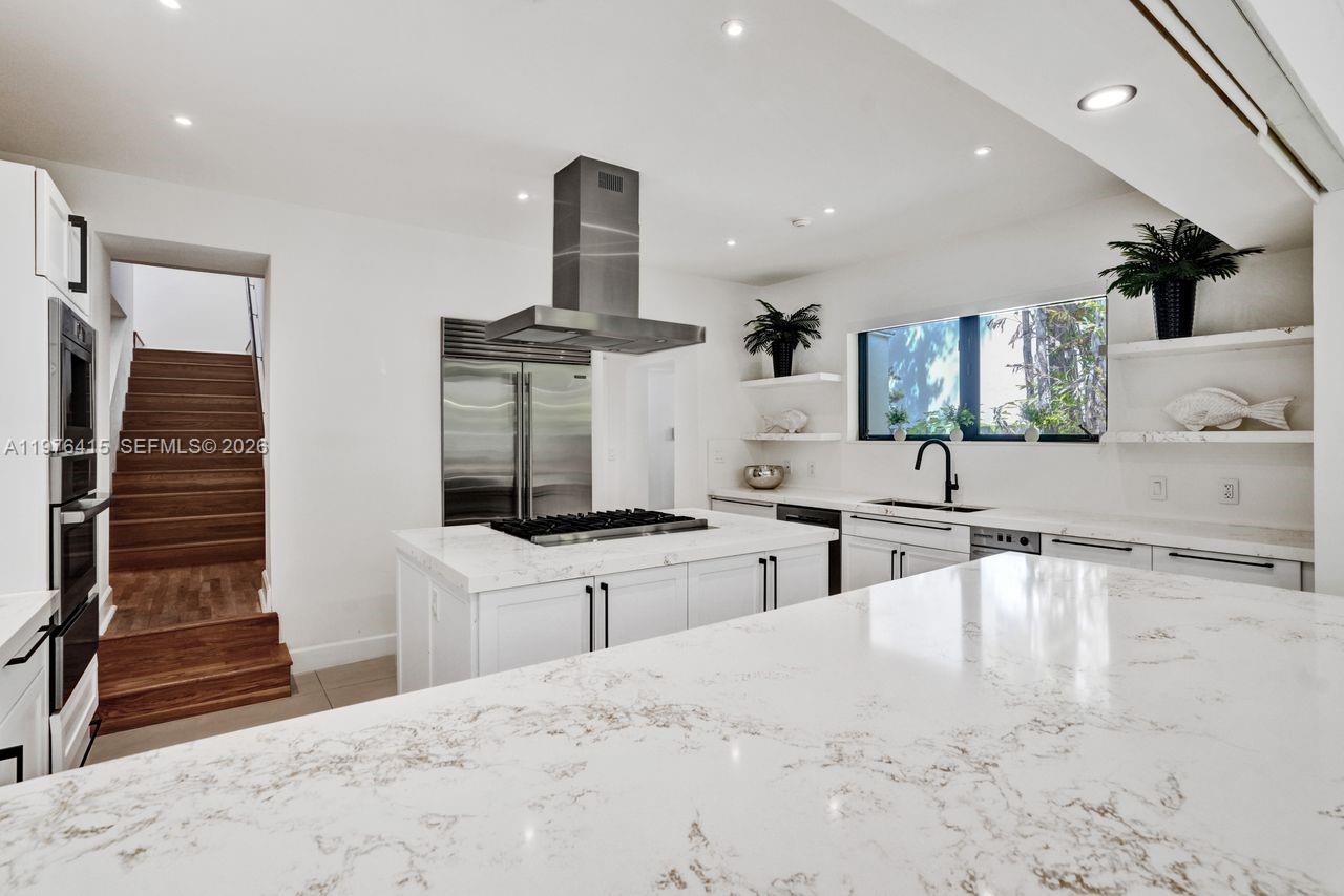 5735 N Bay Rd Miami Beach, FL 33140