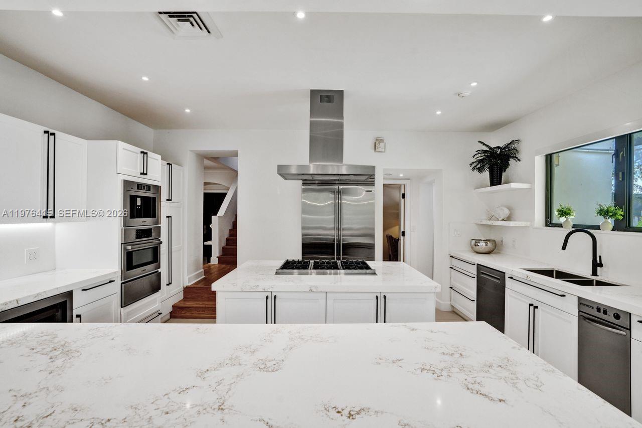 5735 N Bay Rd Miami Beach, FL 33140