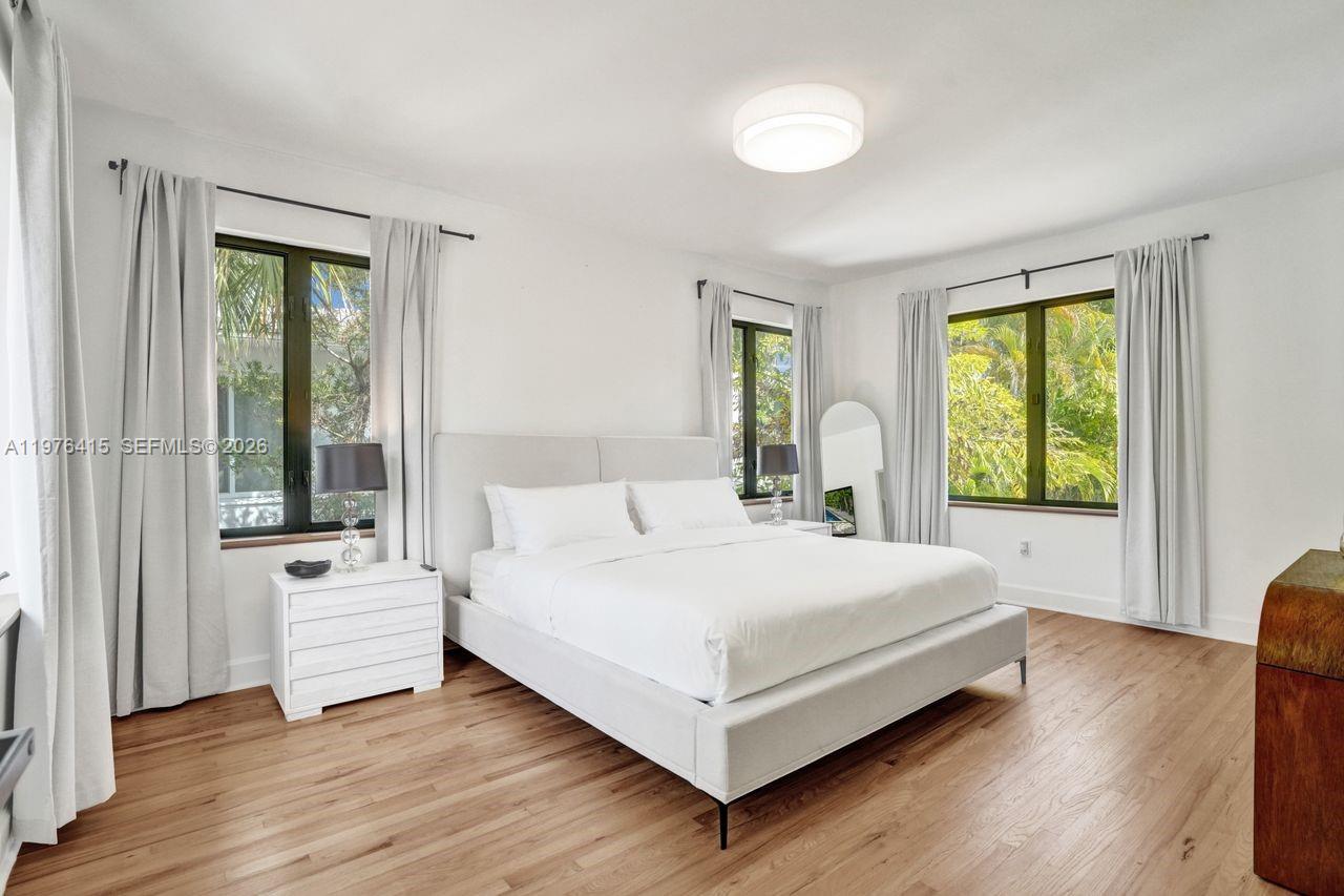 5735 N Bay Rd Miami Beach, FL 33140