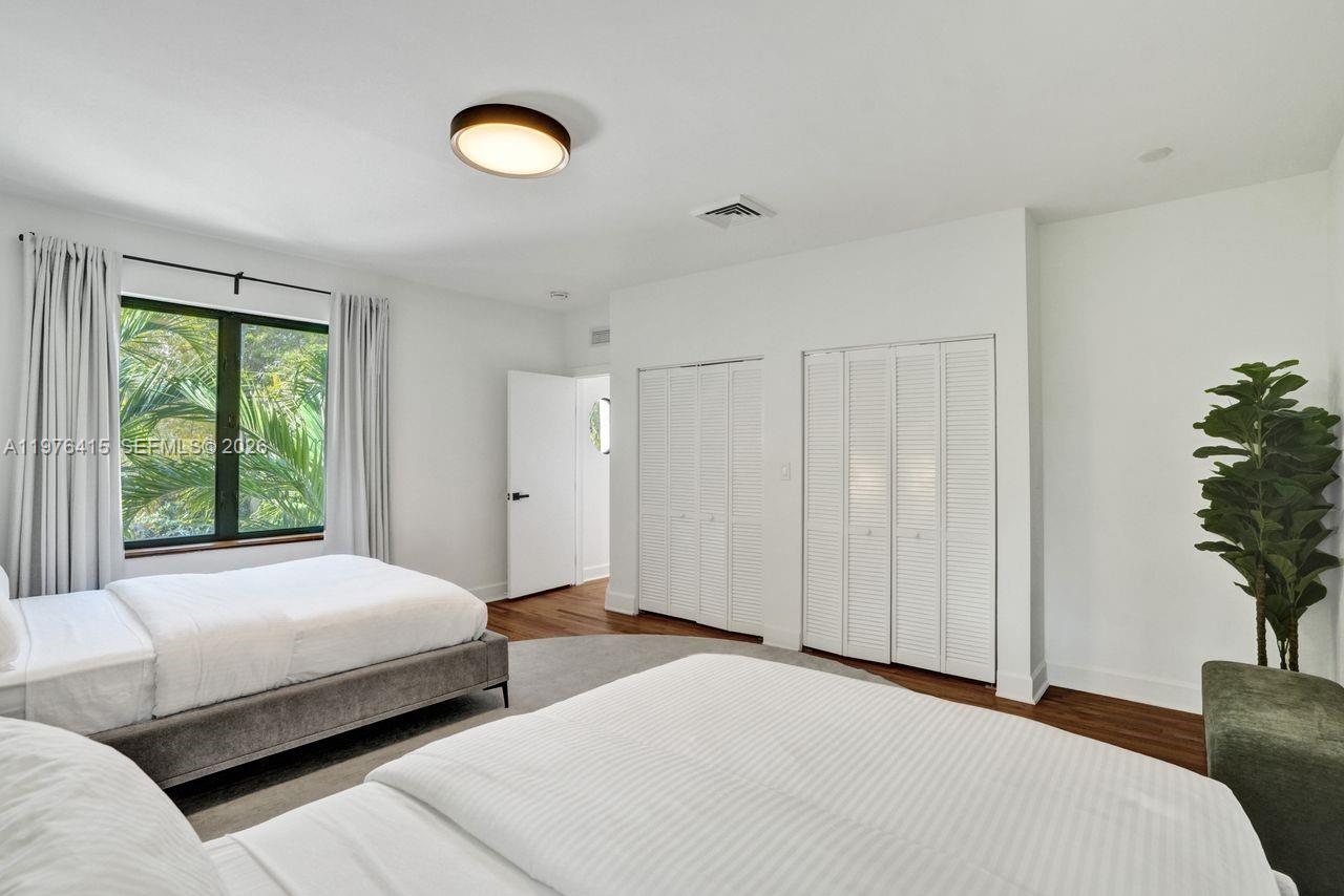 5735 N Bay Rd Miami Beach, FL 33140