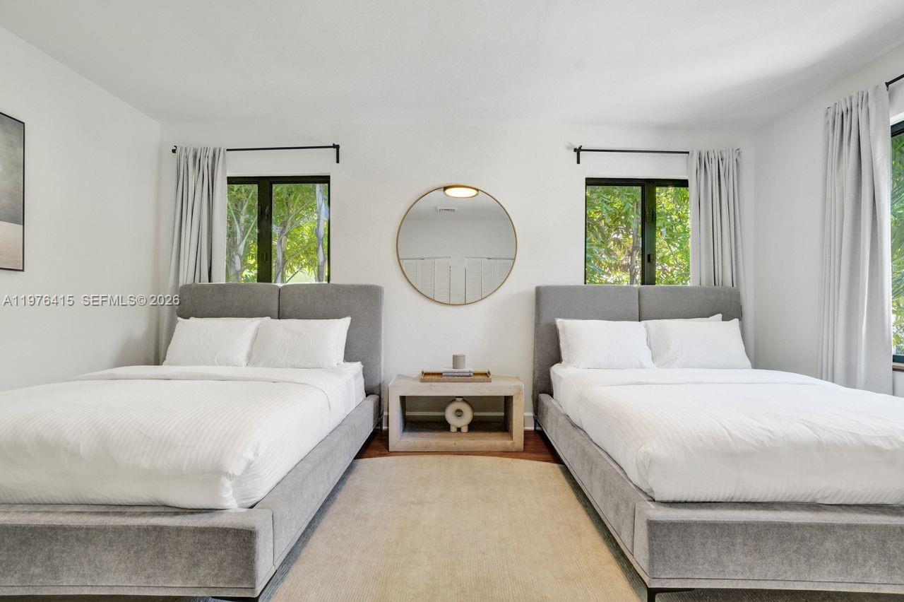 5735 N Bay Rd Miami Beach, FL 33140