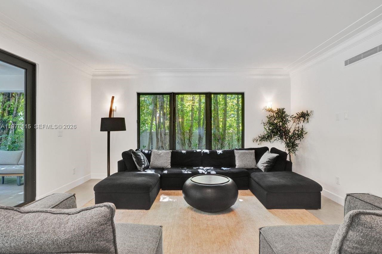 5735 N Bay Rd Miami Beach, FL 33140