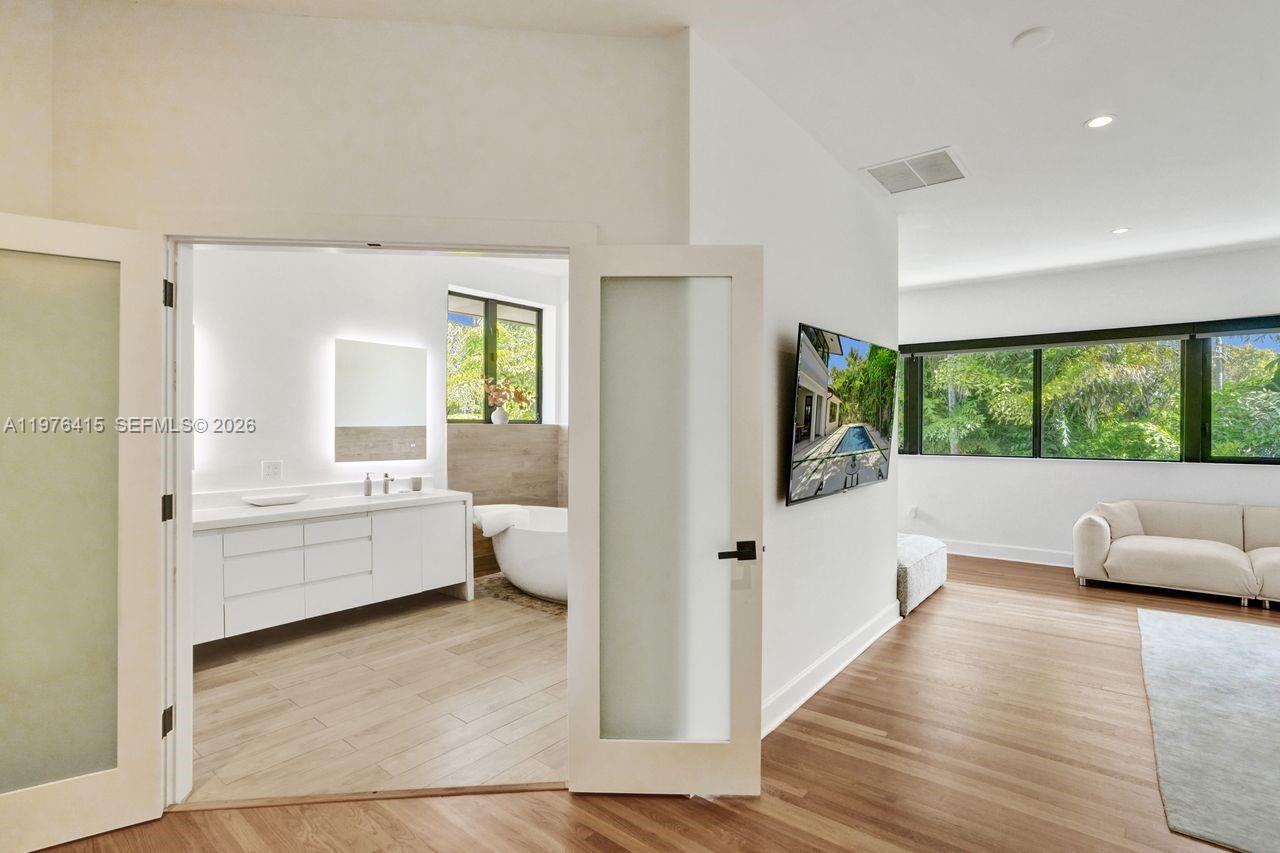 5735 N Bay Rd Miami Beach, FL 33140