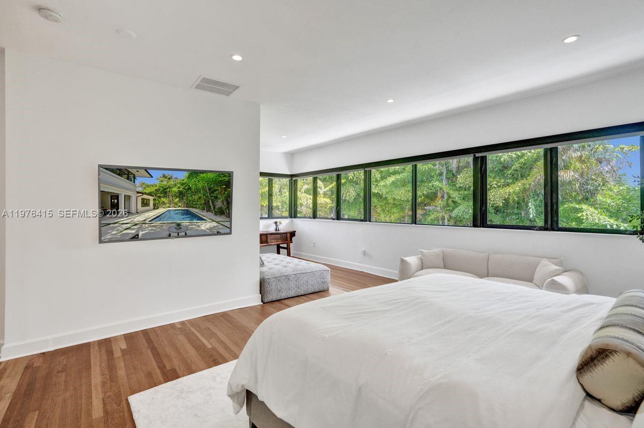 5735 N Bay Rd Miami Beach, FL 33140