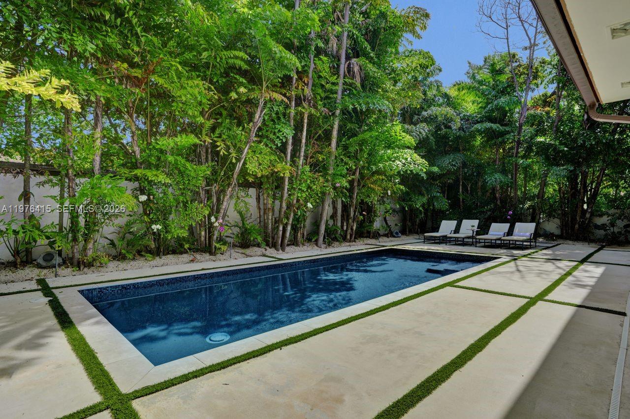 5735 N Bay Rd Miami Beach, FL 33140