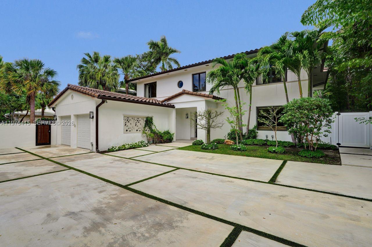 5735 N Bay Rd Miami Beach, FL 33140