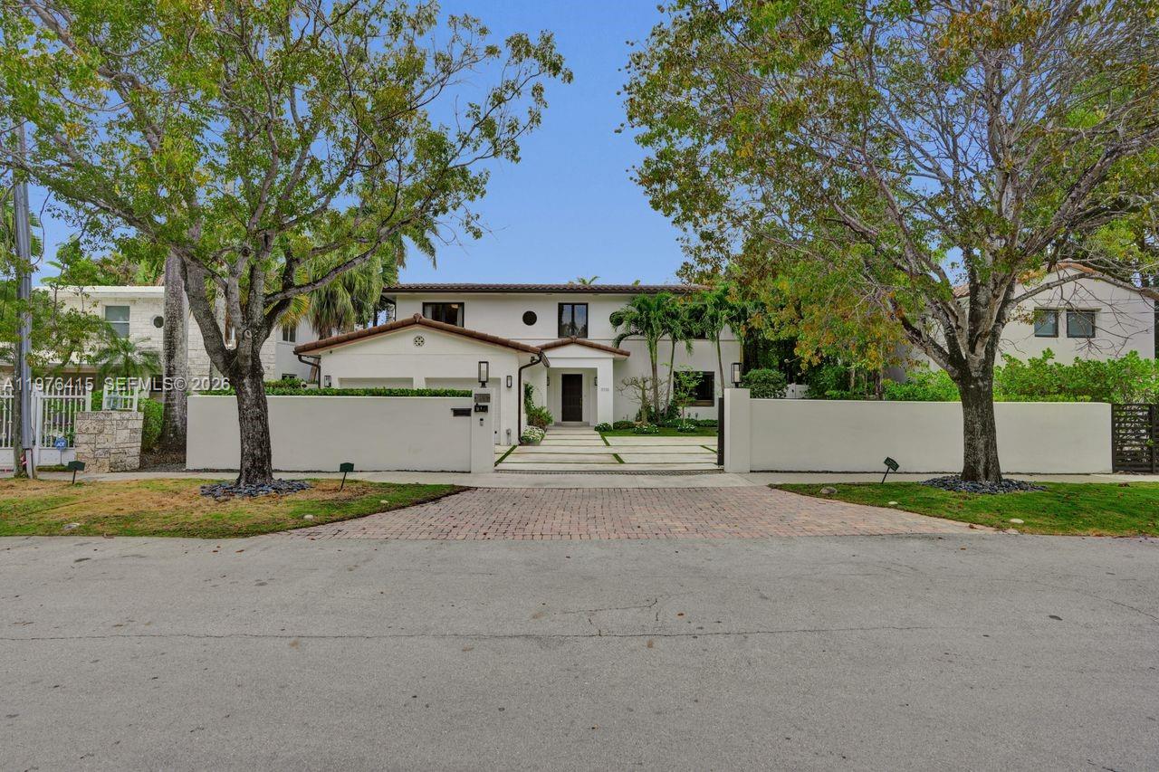 5735 N Bay Rd Miami Beach, FL 33140