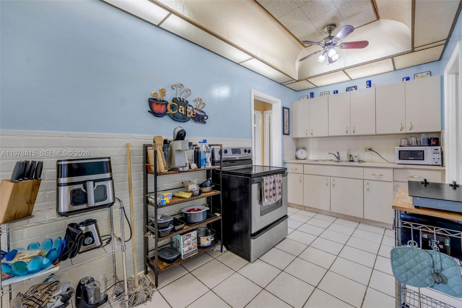 2048 NE 180th St North Miami Beach, FL 33162