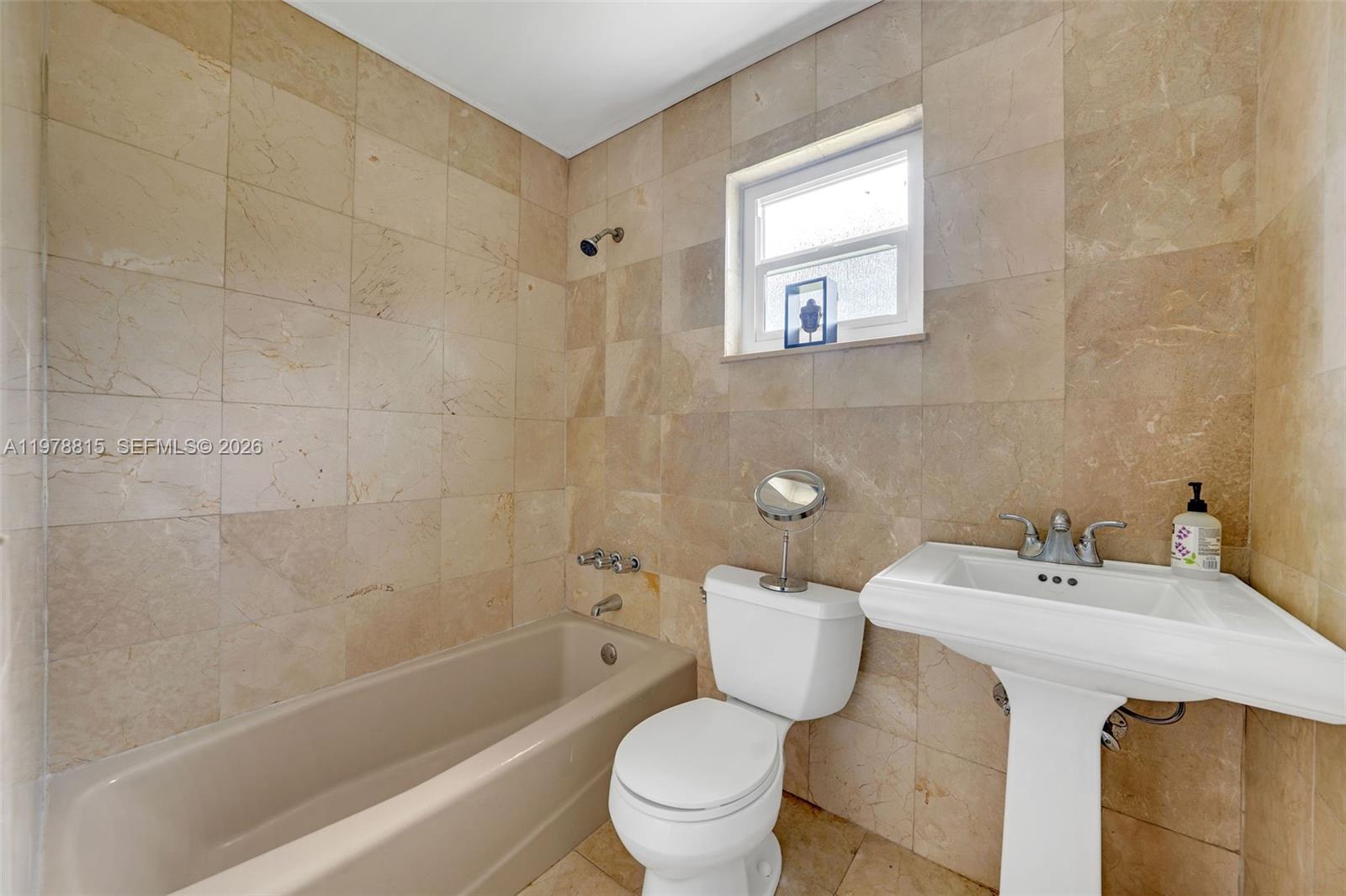 2048 NE 180th St North Miami Beach, FL 33162