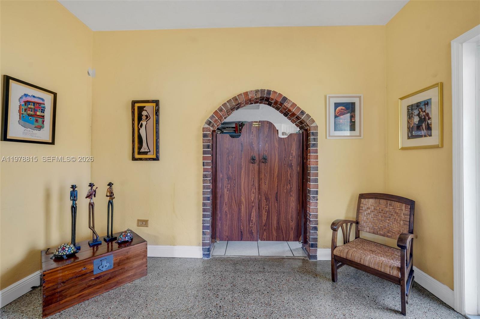 2048 NE 180th St North Miami Beach, FL 33162