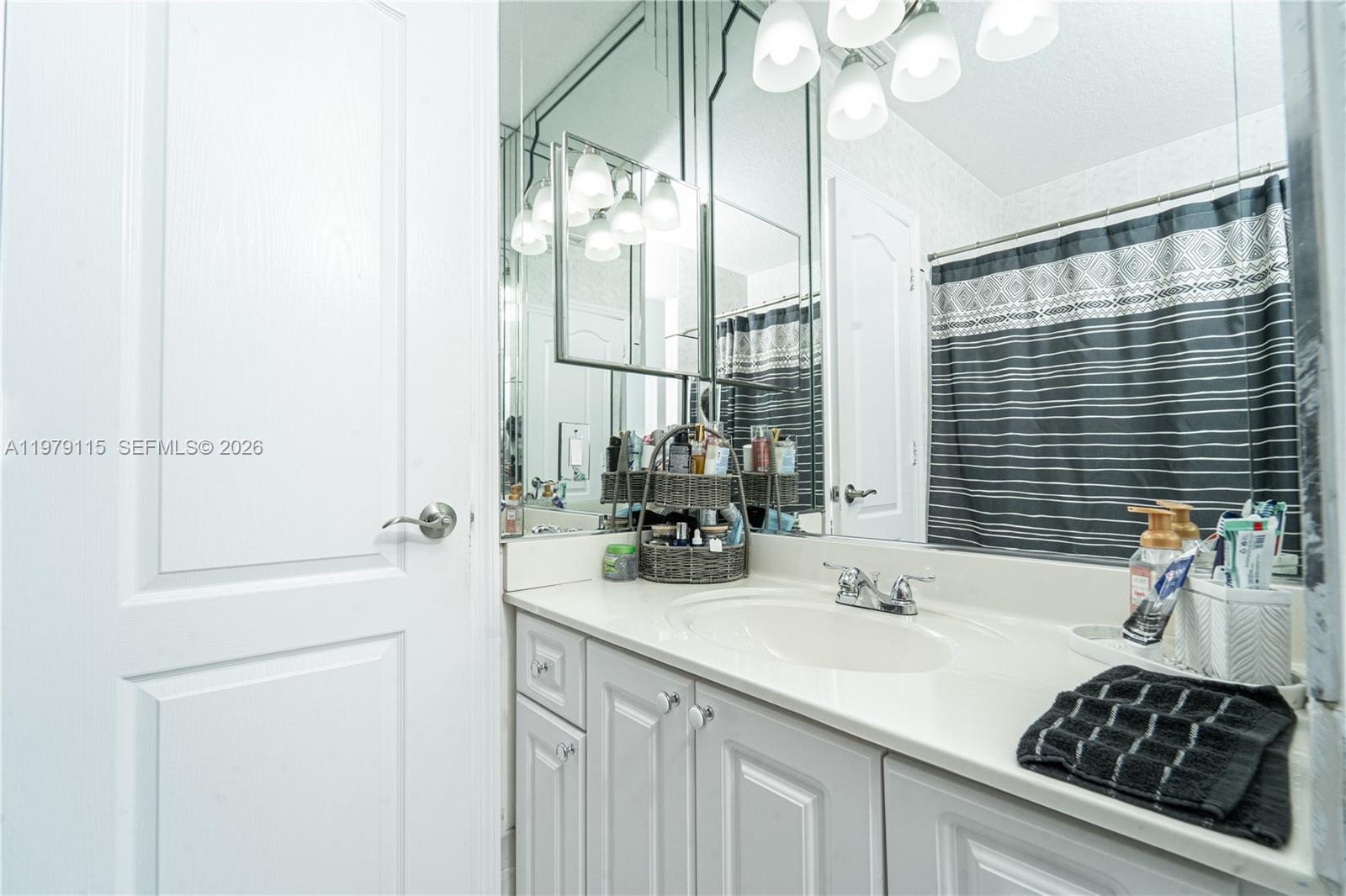 14172 NW 87th Ct Miami Lakes, FL 33018