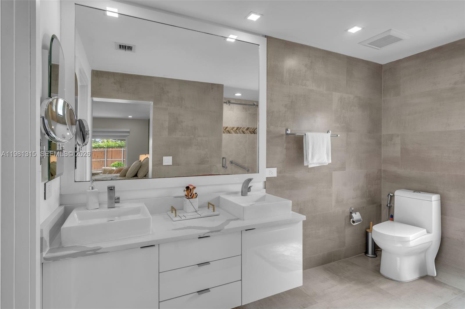 19951 NE 10th Pl Way Miami, FL 33179