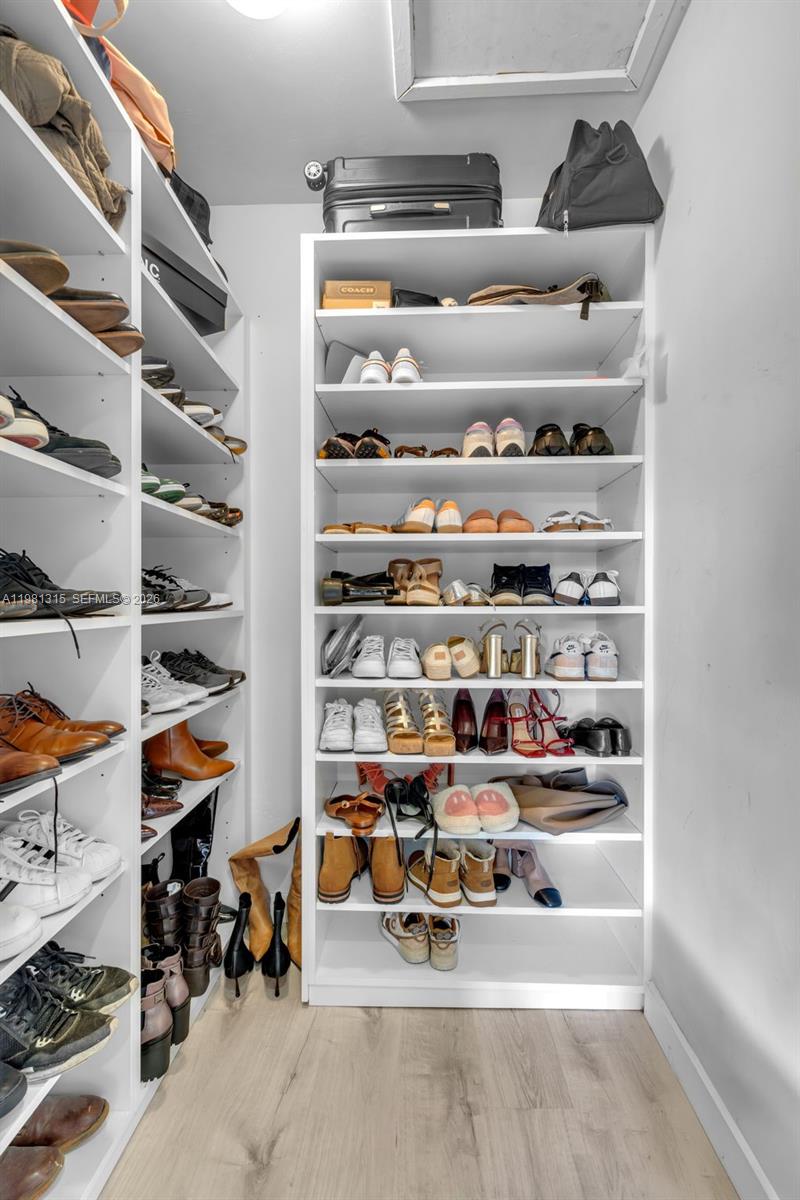 19951 NE 10th Pl Way Miami, FL 33179