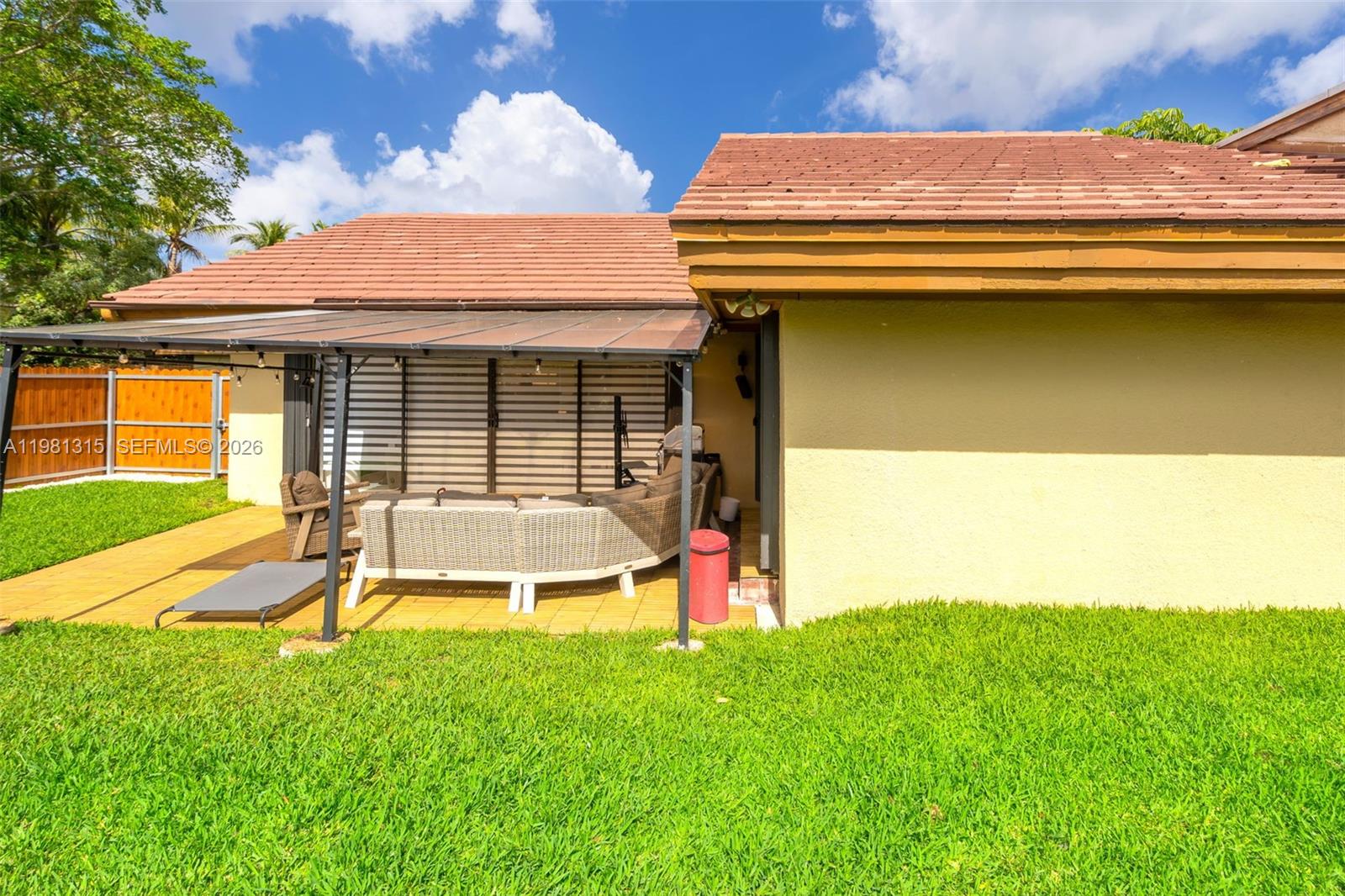 19951 NE 10th Pl Way Miami, FL 33179