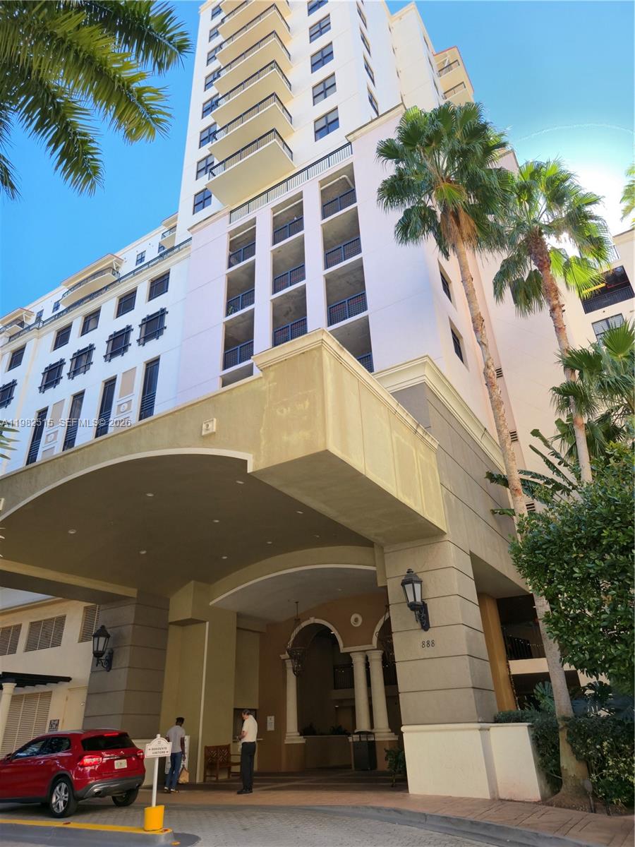 888 NE Douglas Rd #405