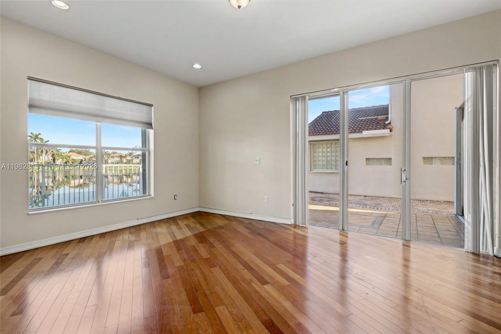 1560 Seagrape Way Hollywood, FL 33019