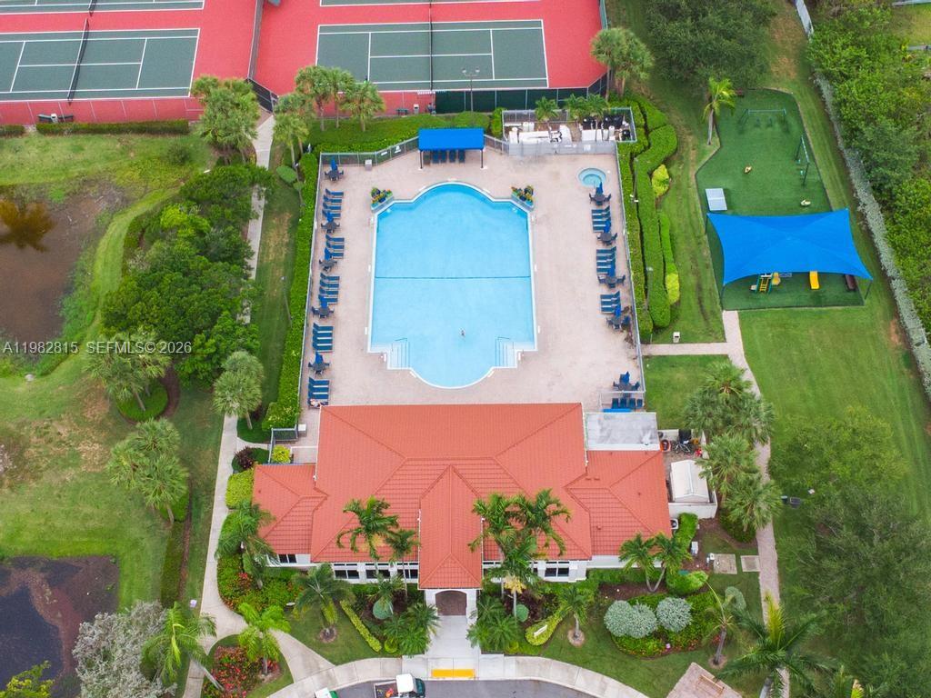 1560 Seagrape Way Hollywood, FL 33019