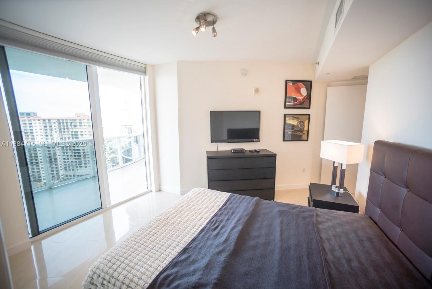 17201 Collins Ave #2104 Sunny Isles Beach, FL 33160