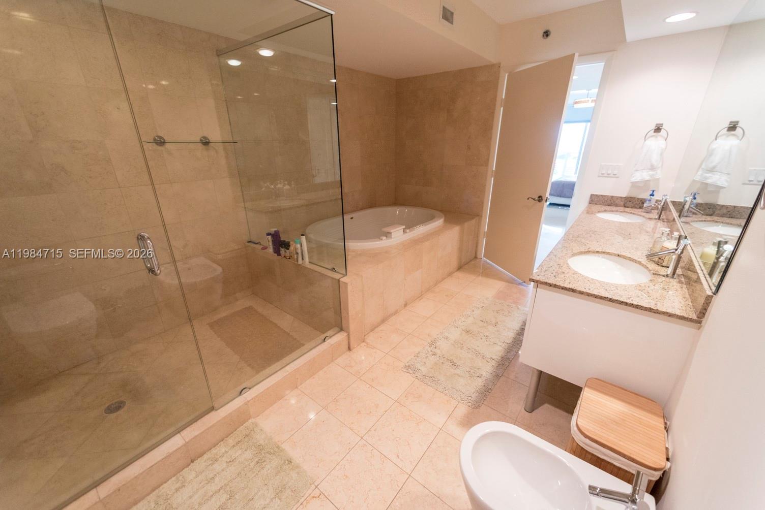 17201 Collins Ave #2104 Sunny Isles Beach, FL 33160