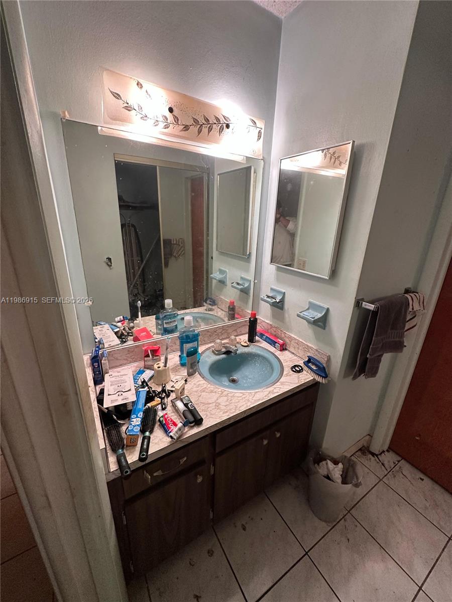 258 SW 8th St Dania Beach, FL 33004