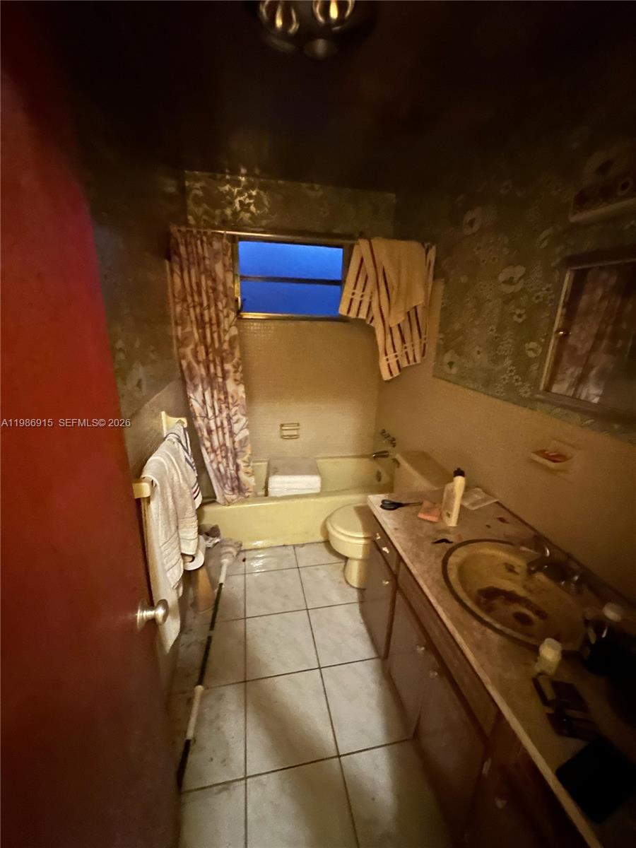 258 SW 8th St Dania Beach, FL 33004