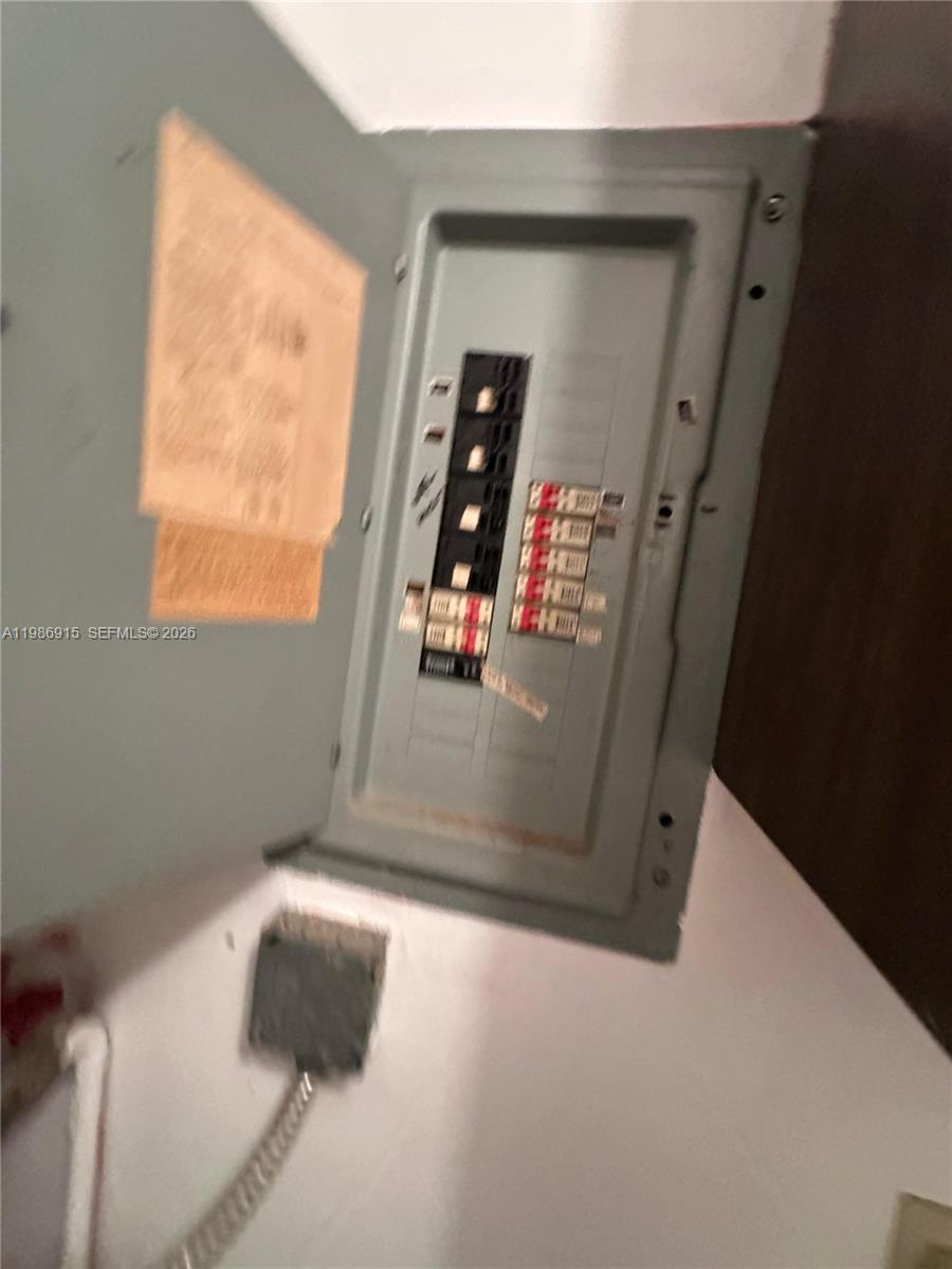 258 SW 8th St Dania Beach, FL 33004