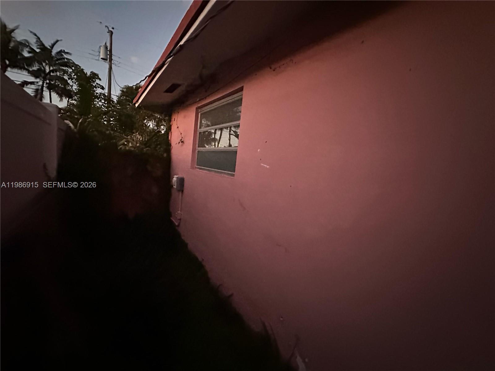 258 SW 8th St Dania Beach, FL 33004