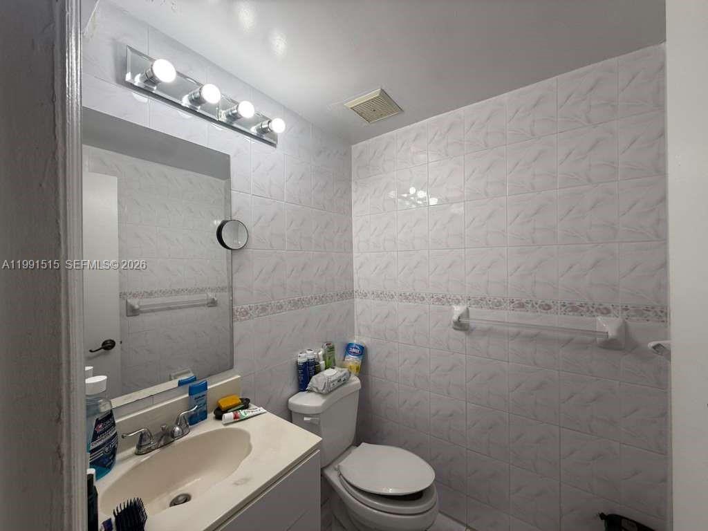 4470 W 1st Ave Hialeah, FL 33012