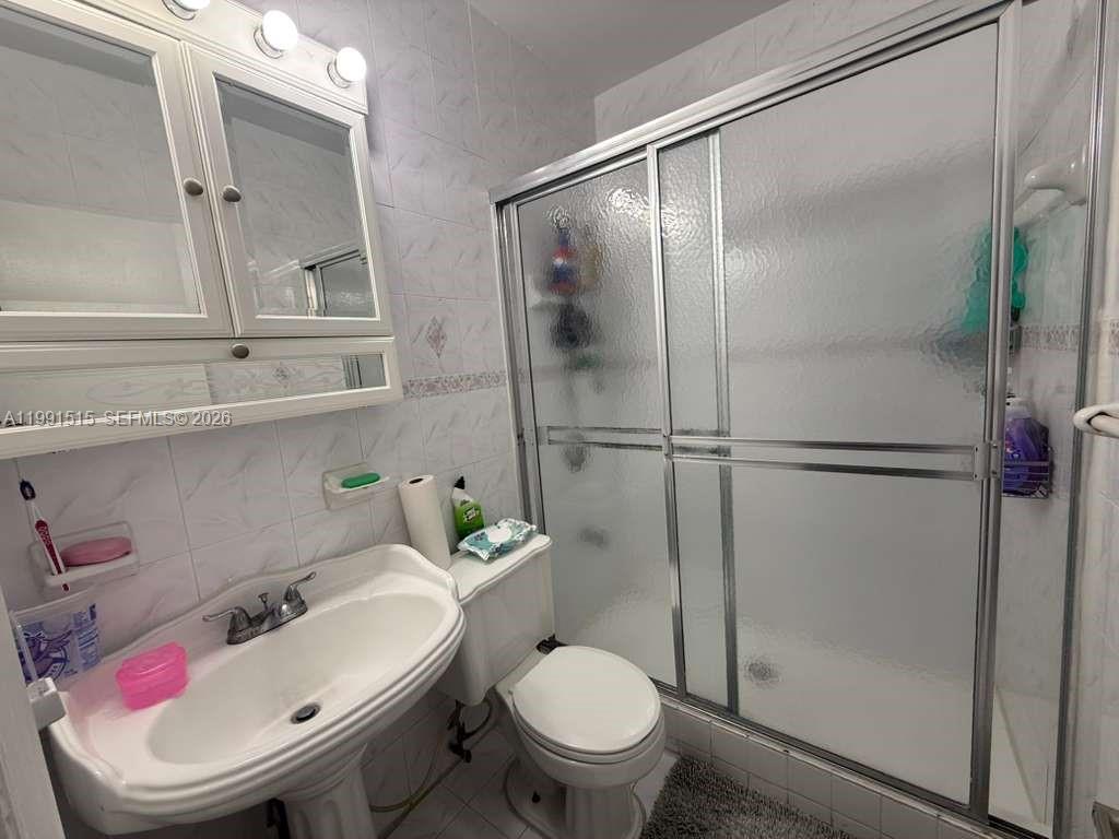 4470 W 1st Ave Hialeah, FL 33012