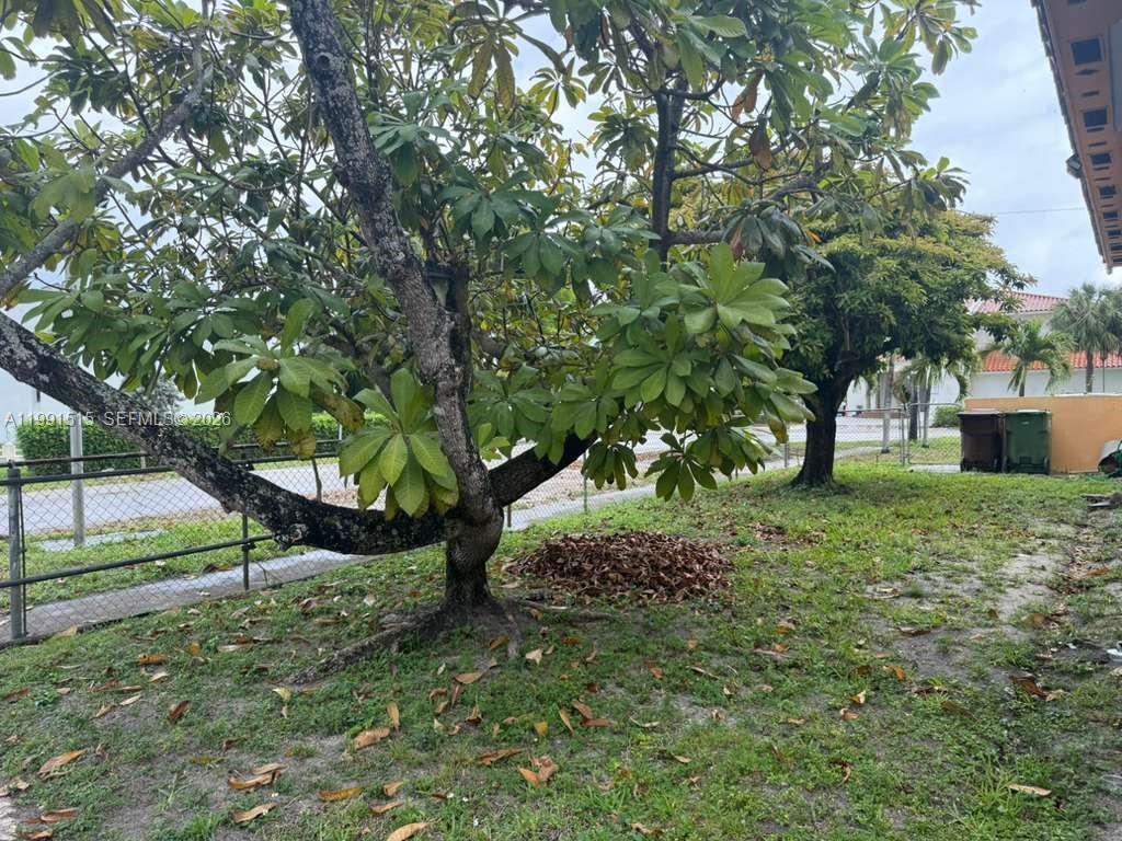 4470 W 1st Ave Hialeah, FL 33012