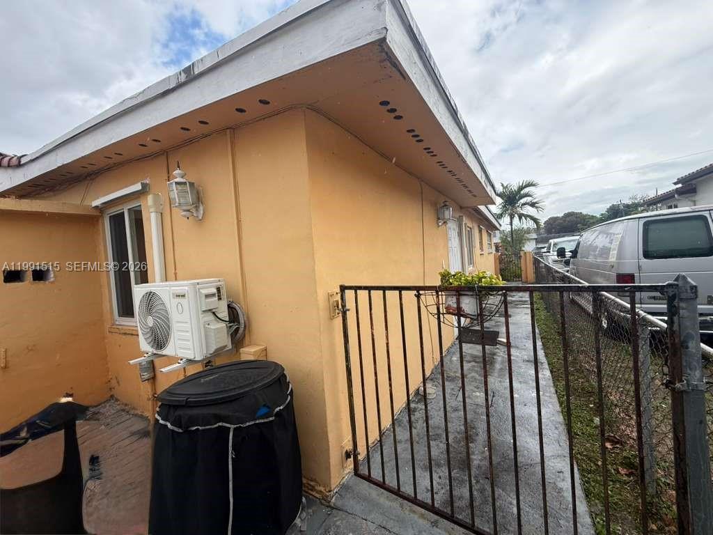 4470 W 1st Ave Hialeah, FL 33012