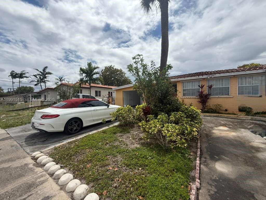 4470 W 1st Ave Hialeah, FL 33012