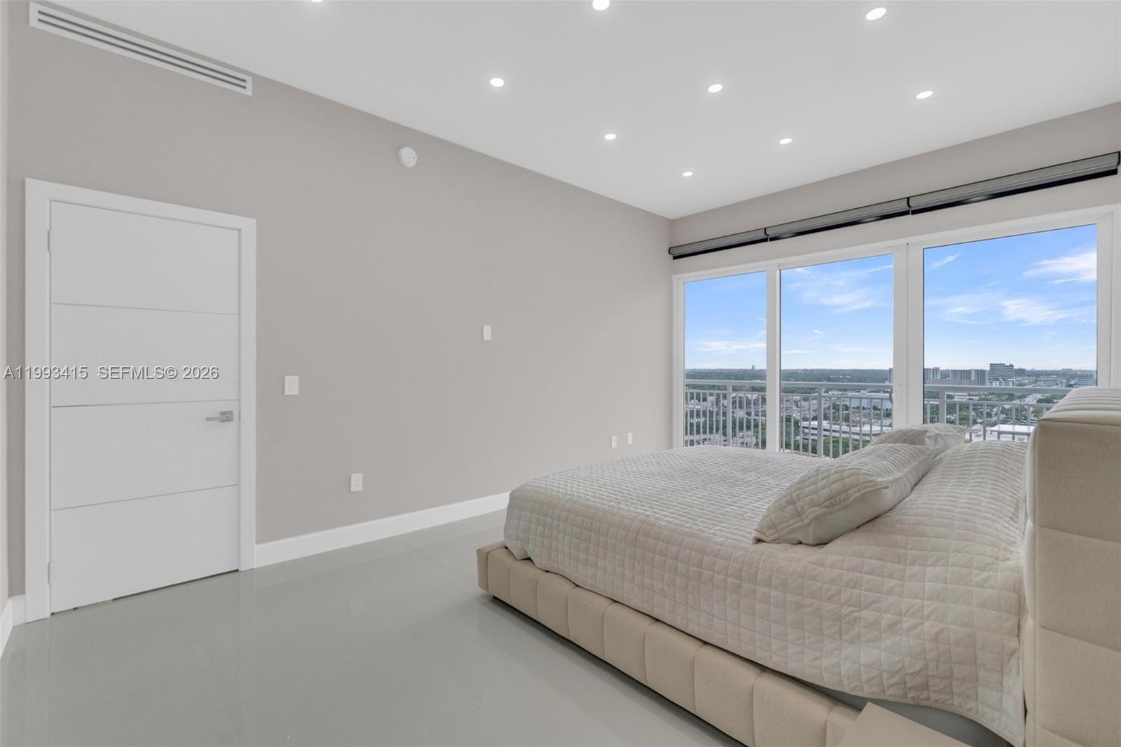 18011 Biscayne Blvd #PH04 Aventura, FL 33160