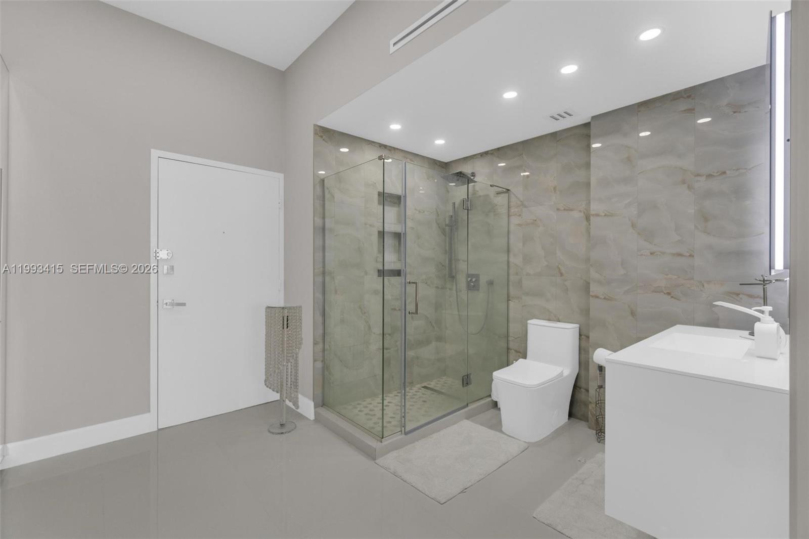 18011 Biscayne Blvd #PH04 Aventura, FL 33160