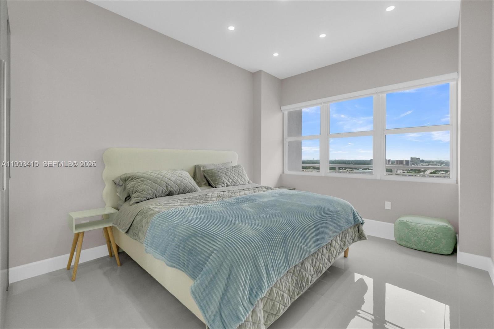 18011 Biscayne Blvd #PH04 Aventura, FL 33160